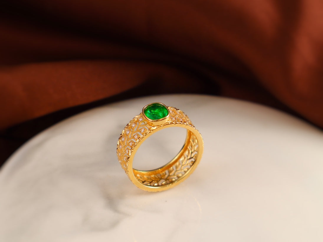 Buccellati Lace-Style Emerald Ring - Vintage Elegance Jewelry