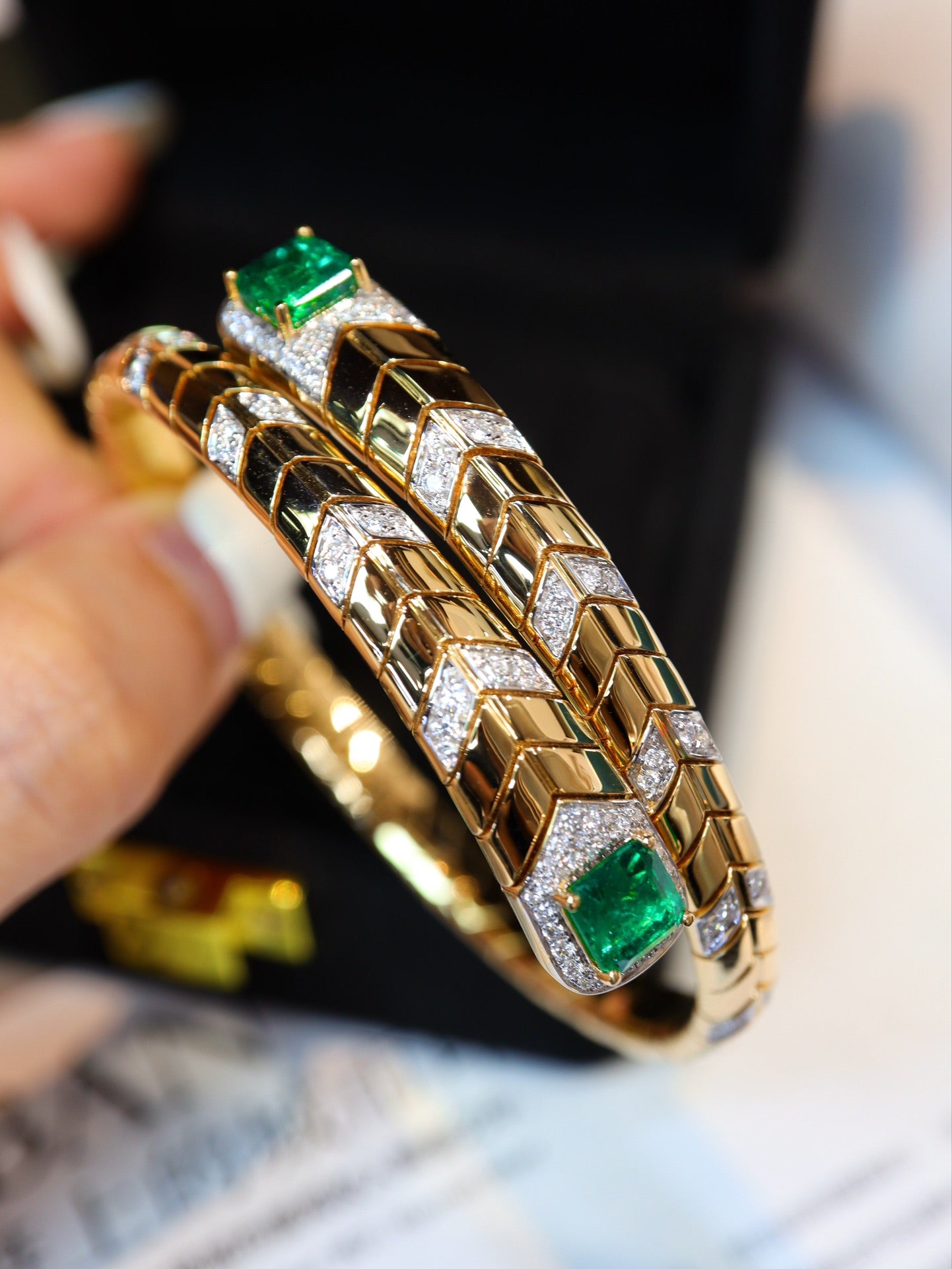 Vintage Emerald Spring Bracelet - Luxurious Jewelry Piece