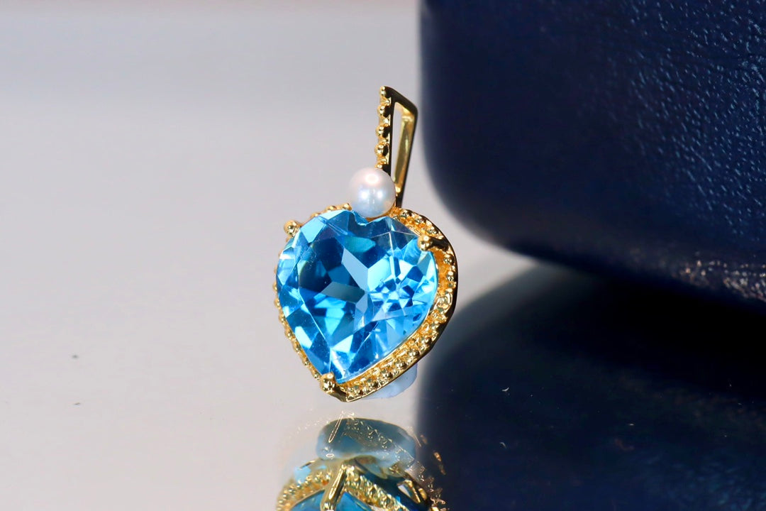 Elegant Natural Topaz Jewelry Pendant with 18K Gold Embedding