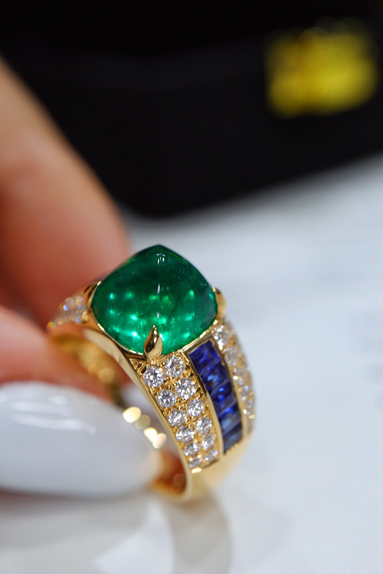 Artdeco Heavy Craftsmanship Zambian Sugarloaf Emerald 4.02ct Ring - Premium Jewelry