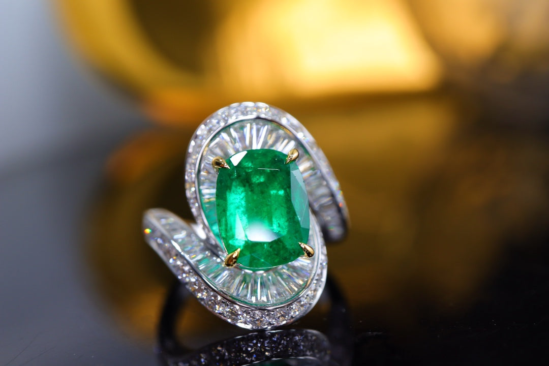 Emerald Ring Jewelry: A Luxurious Statement Piece