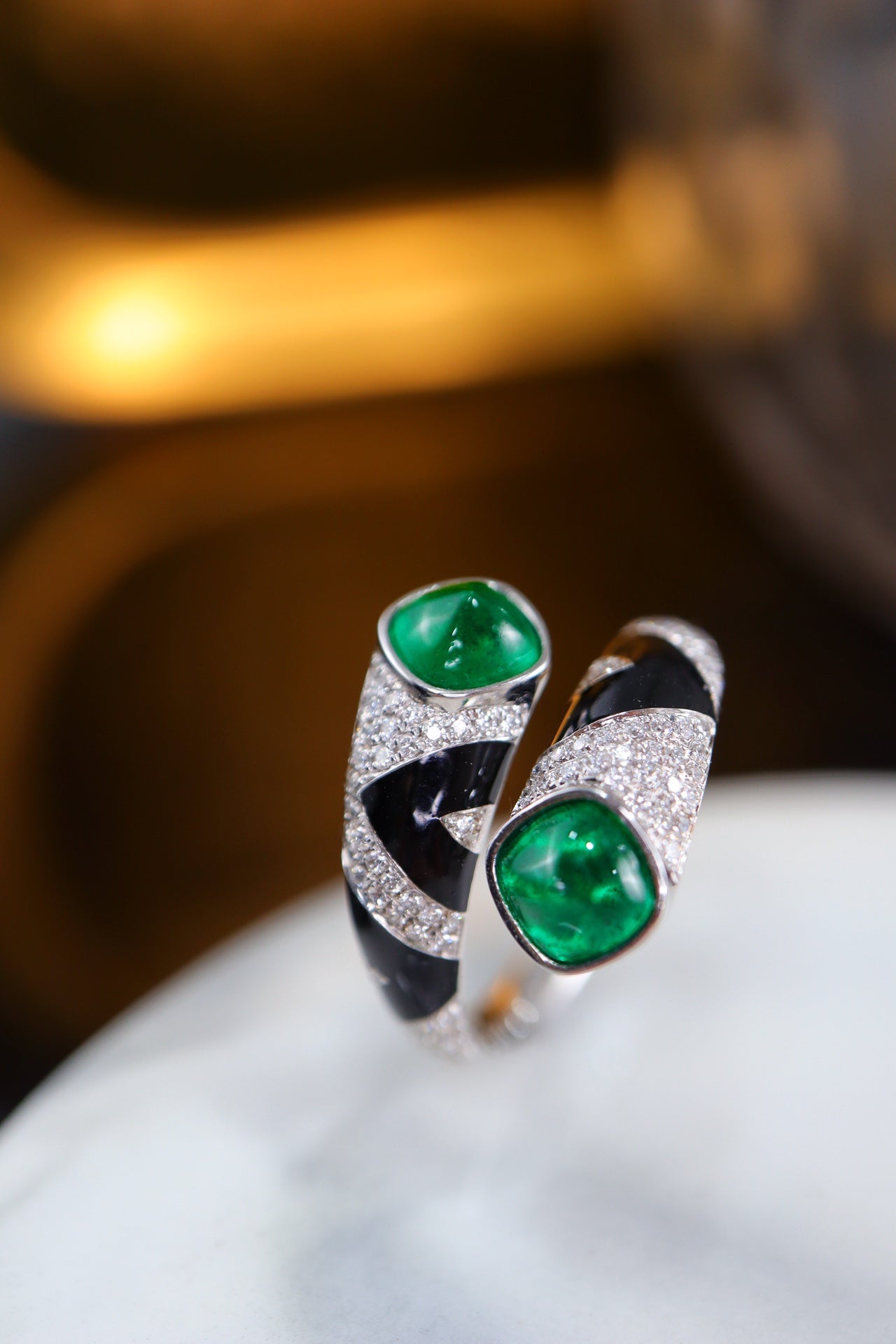 Artdeco Vintage Chic Light Luxury Emerald Sugar Tower Ring - Jewelry Gem