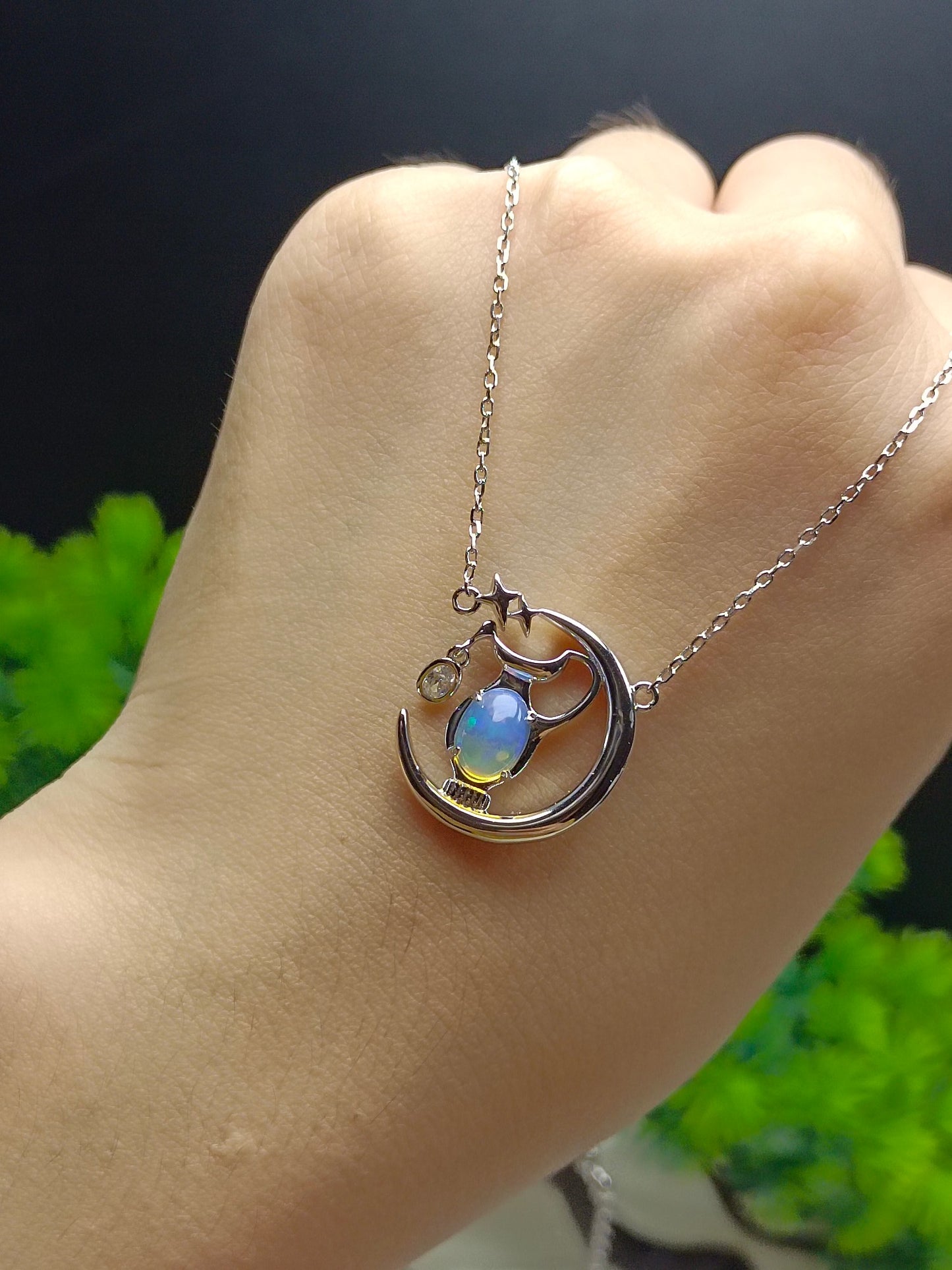 Collana con pendente a forma di bottiglia di opale incorporato in argento sterling S925 di pregevole fattura