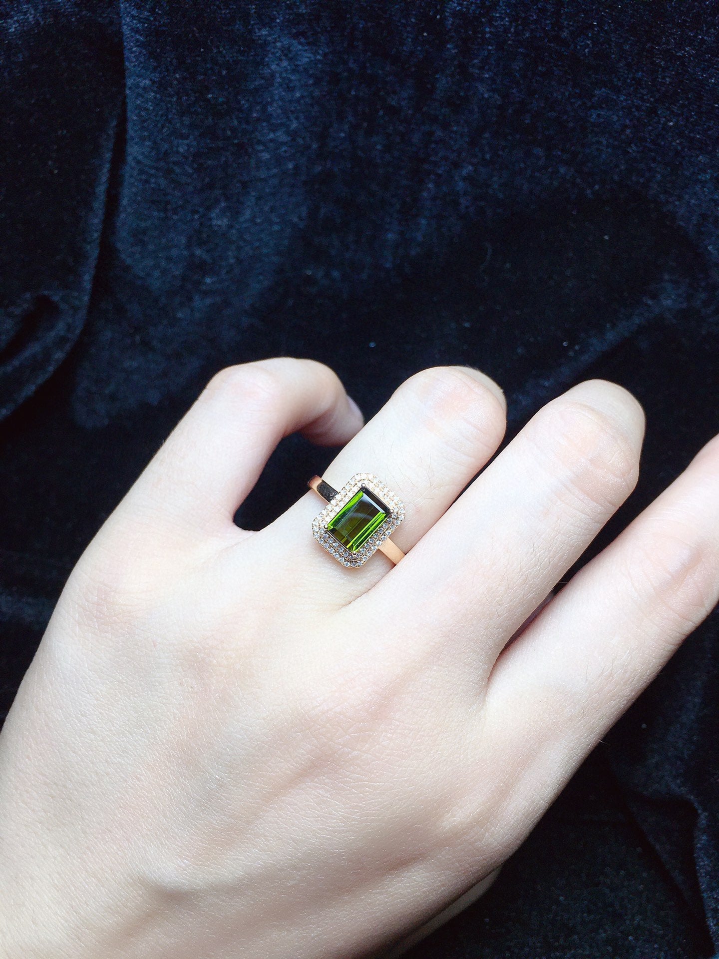 Natural Tourmaline Ring in 18k Gold - A Stunning Piece of Jewelry