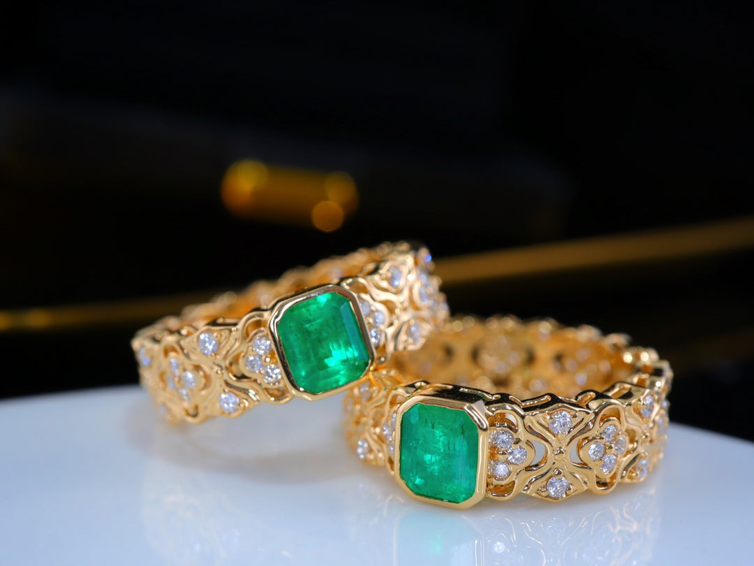 Buccellati-Style Emerald Ring with Full Diamond Pavé