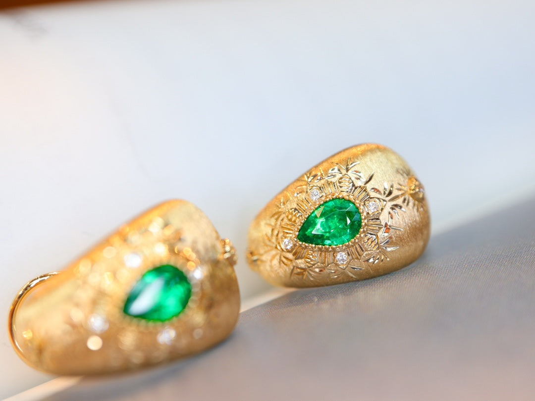 Buccellati-Style Emerald Ear Clips Jewelry - Classic Elegance and Century-Old Craftsmanship