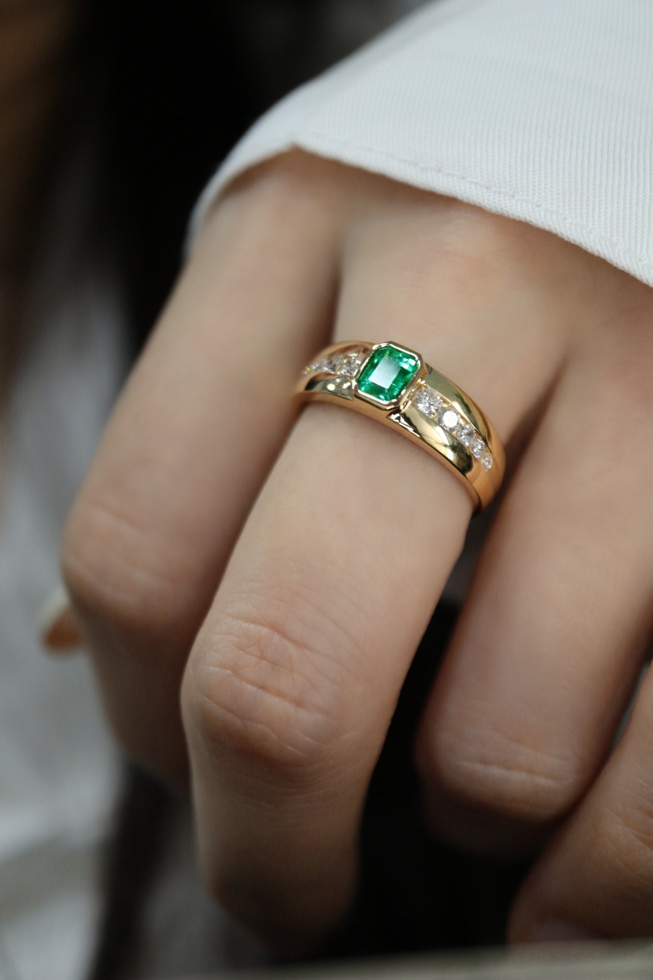 Panjshir Emerald Ring - Vivid Green Jewelry Gem