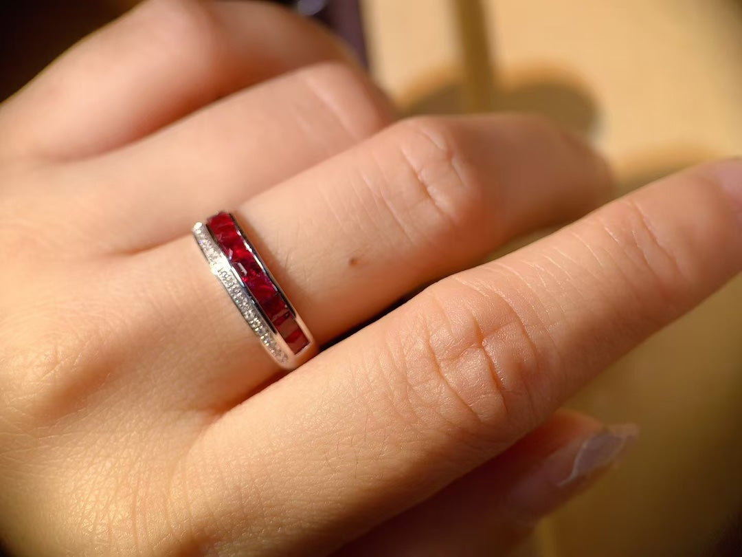 Timeless Elegance: Natural Ruby Ring in 18K Gold with Diamonds