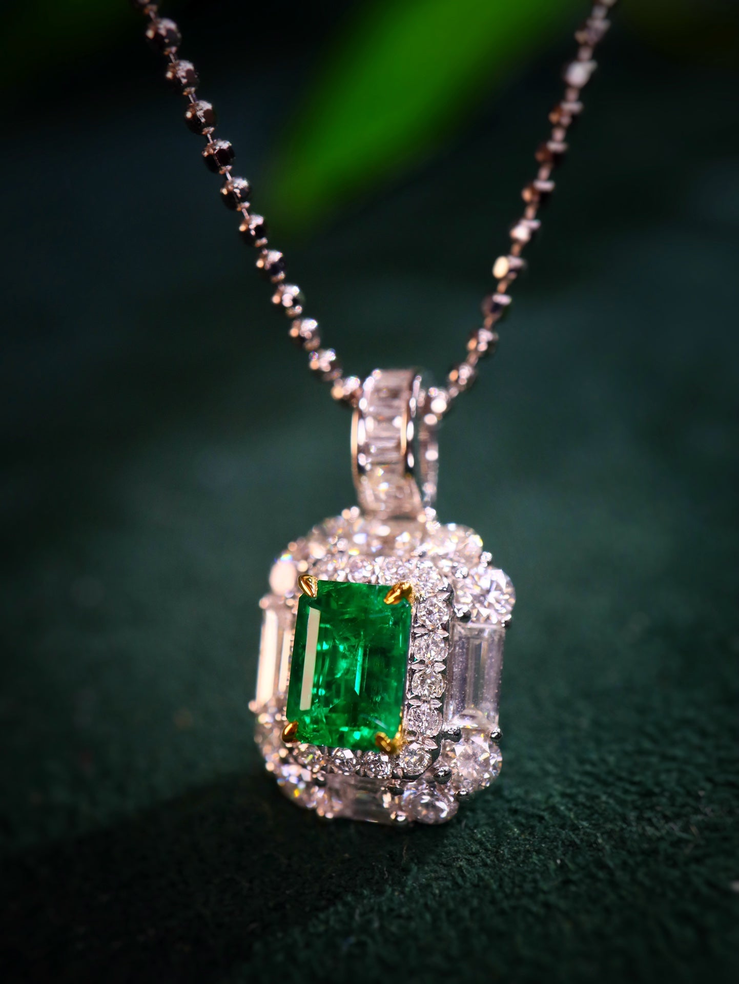 Panjshir Emerald Pendant - A Jewelry Masterpiece