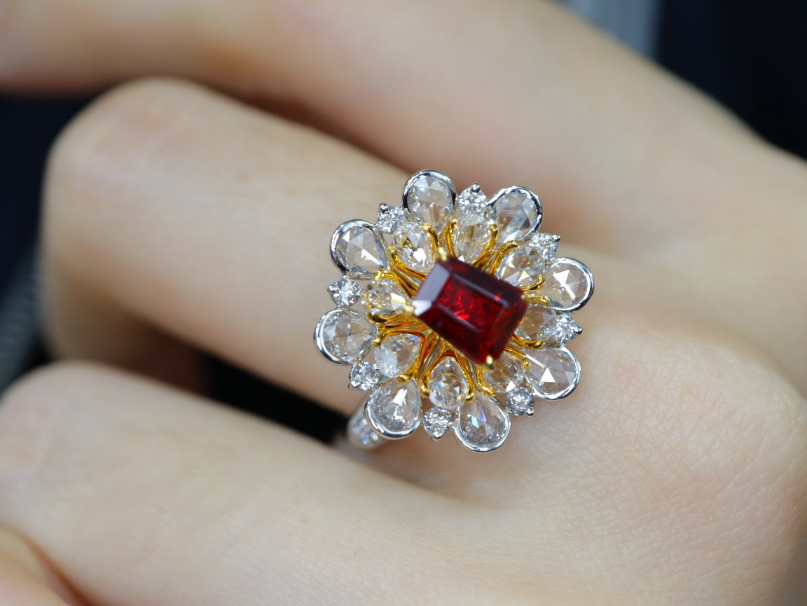 Duivenbloed Ruby en Diamond Flower Design Ring - Premium sieraden