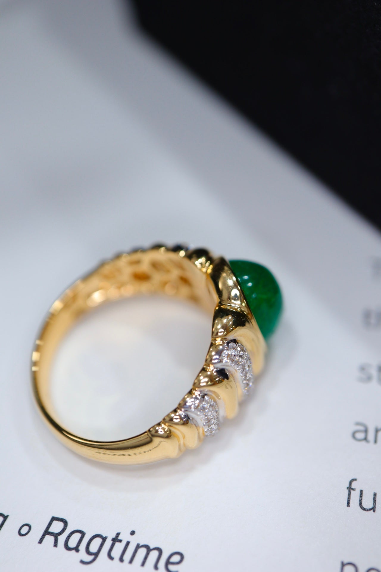 Trendy Vintage Emerald Ring - A Must-Have Jewelry Piece