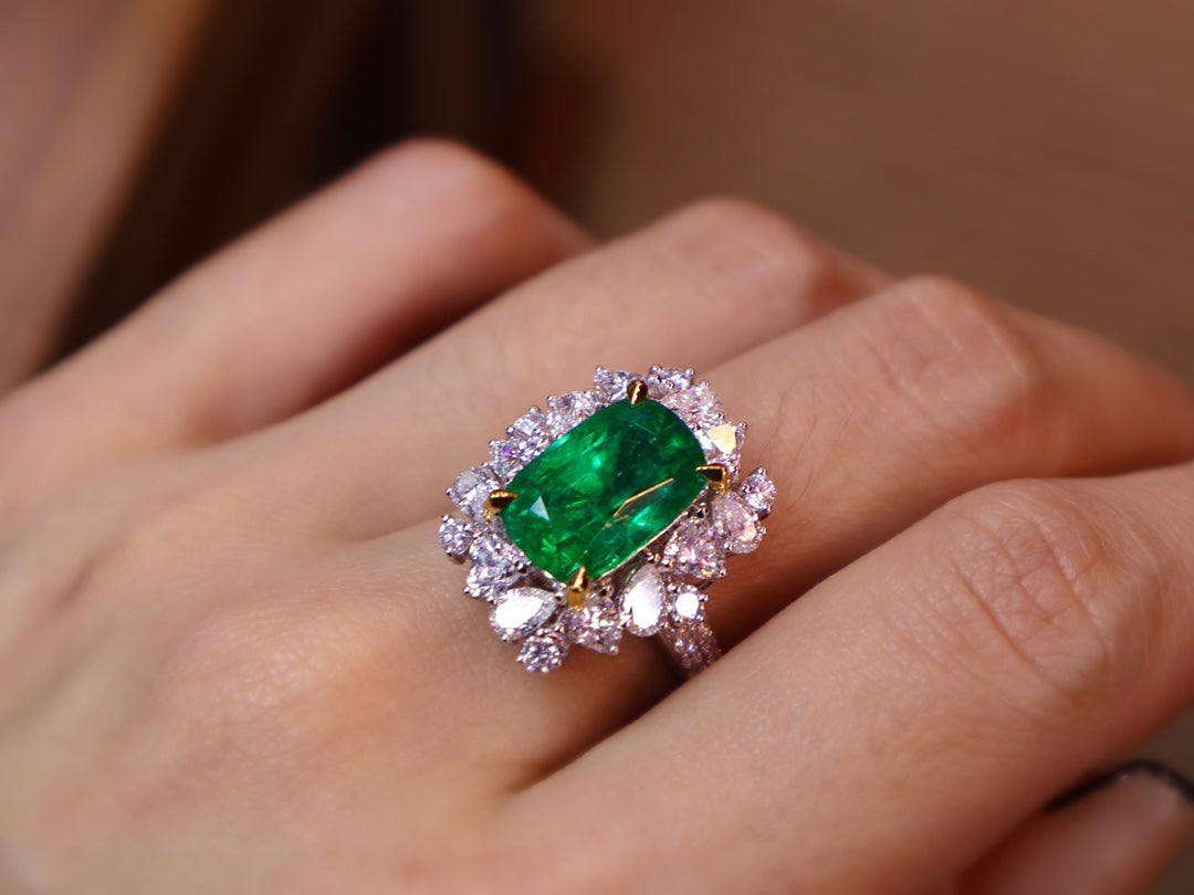 Emerald Ring Splendor: 4.16ct Grand Emerald Jewelry