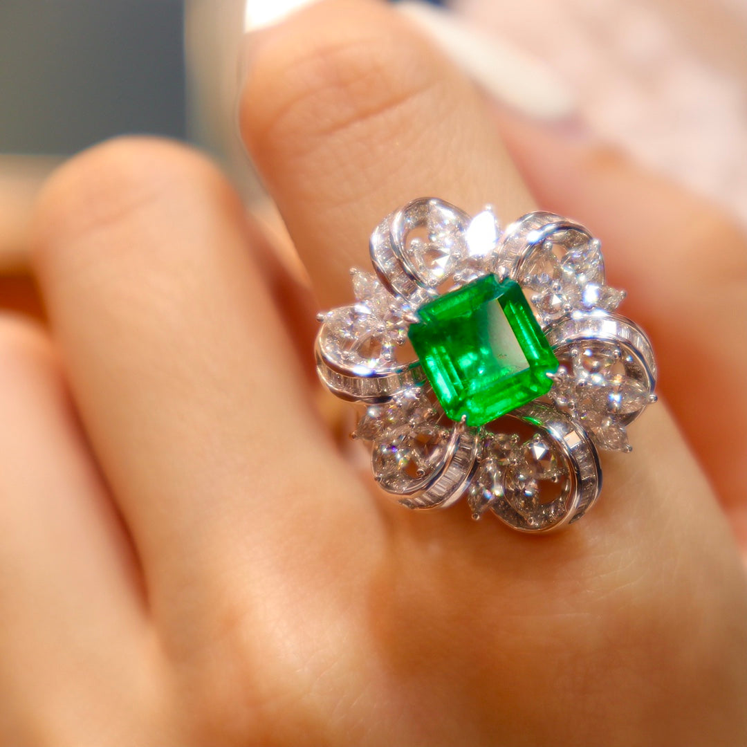 Emerald Ring with Advanced Flower Design - Premium Jewelry Collection