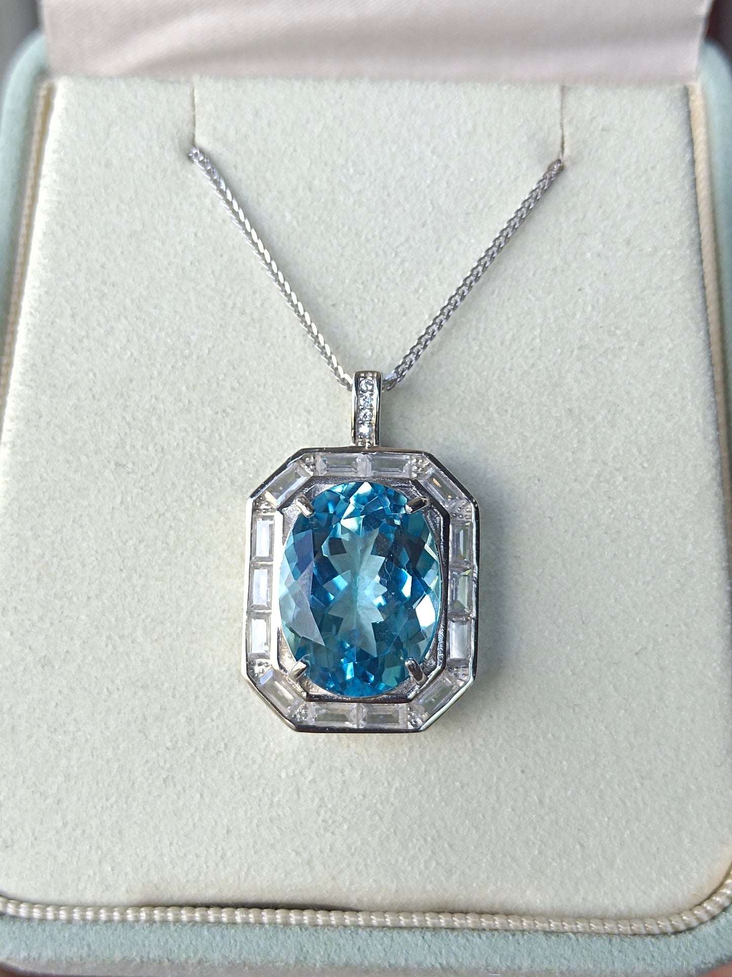 Exquisite Natural Topaz Luxury Pendant - A Jewelry Must-Have