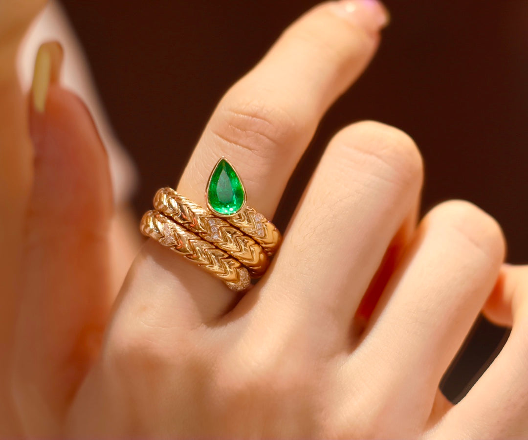 Emerald Snake Ring: A Symbol of Mystique and Fashion Jewelry