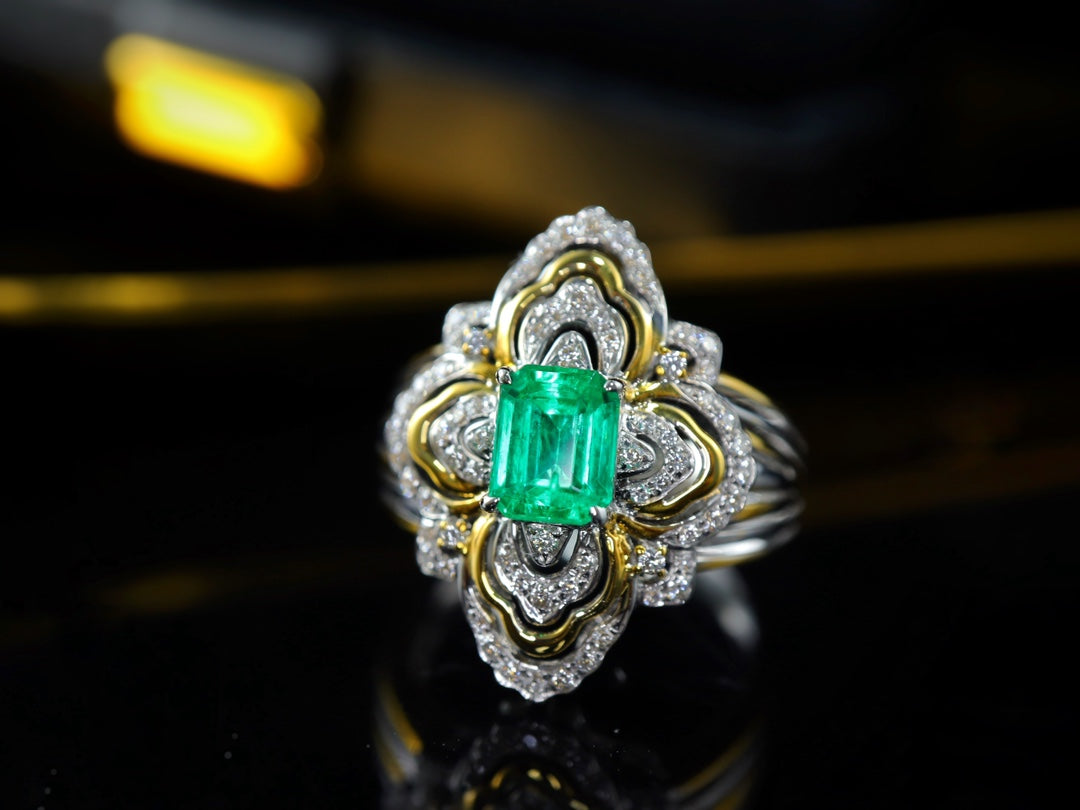 Buccellati-Style Emerald Ring with Lace Diamond Design