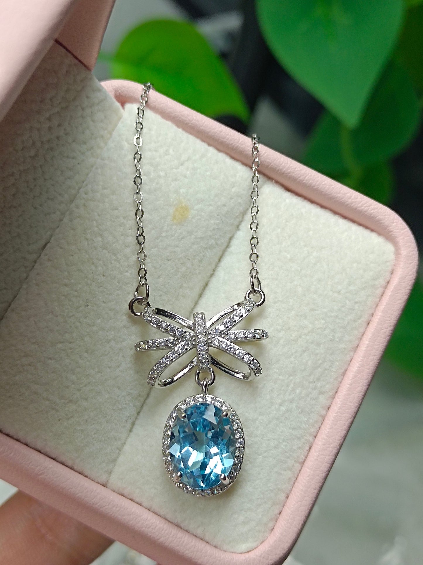 Natural Topaz Bowknot -kaulakoru – ainutlaatuisia koruja nuorekkaalle hengelle