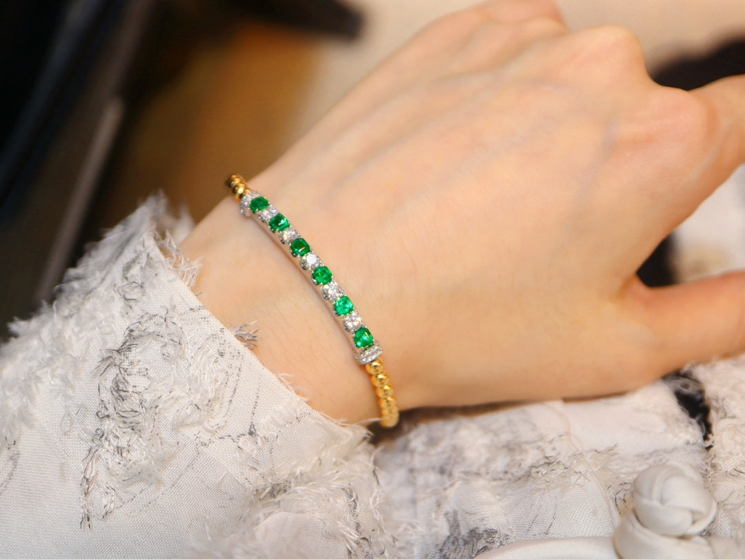 Stylish and Versatile: Imported Elastic Beaded Emerald Bracelet - Premium Jewelry