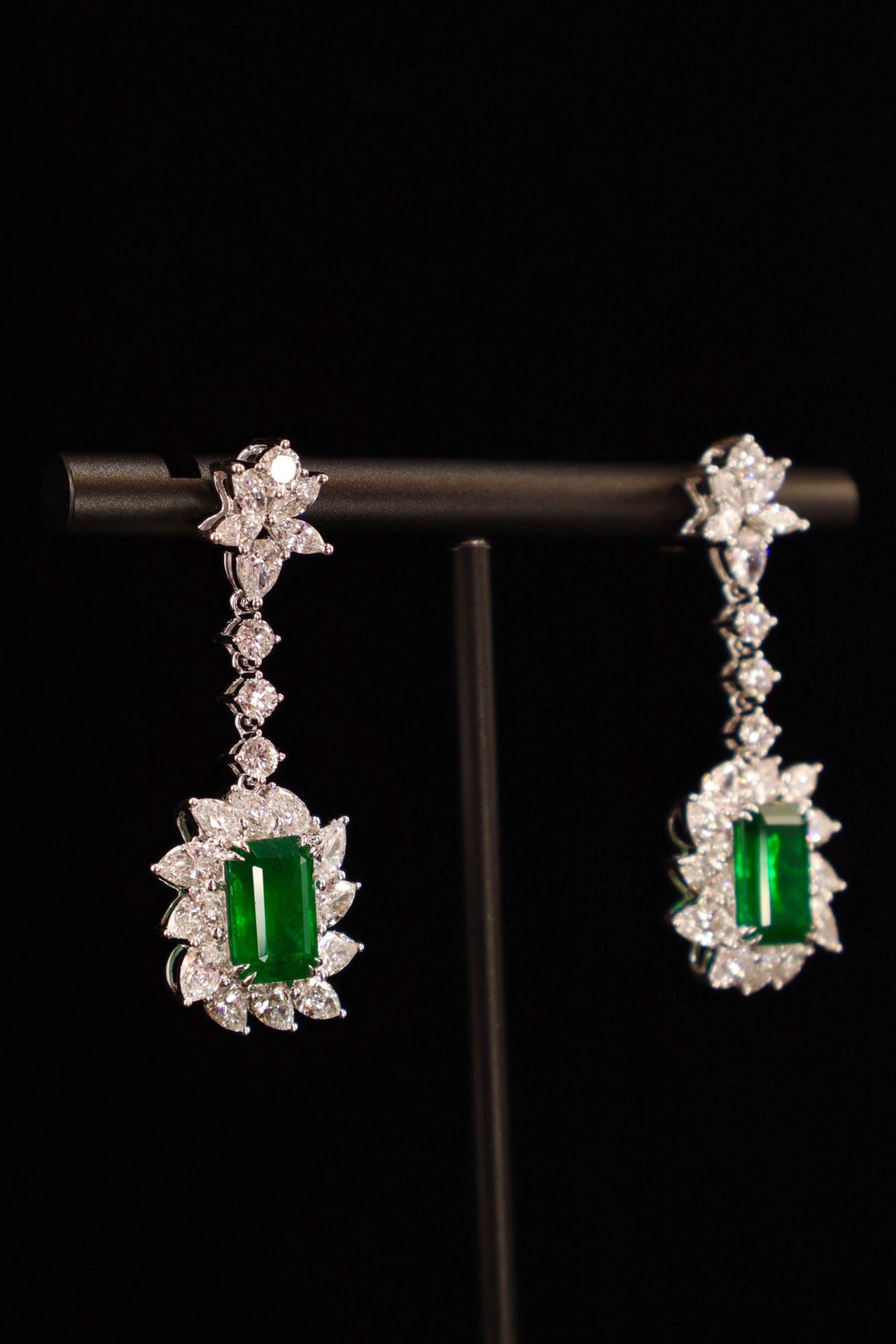 Emerald Green Earrings - Luxurious Jewelry Piece