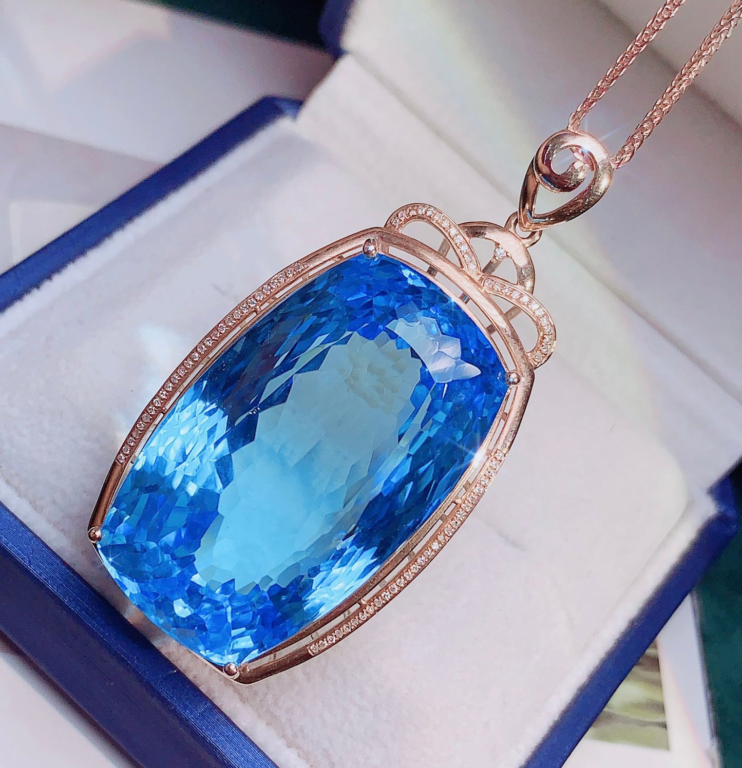 Exquisite Collector's Grade Topaz Jewelry - 18K Gold Embedded Pendant