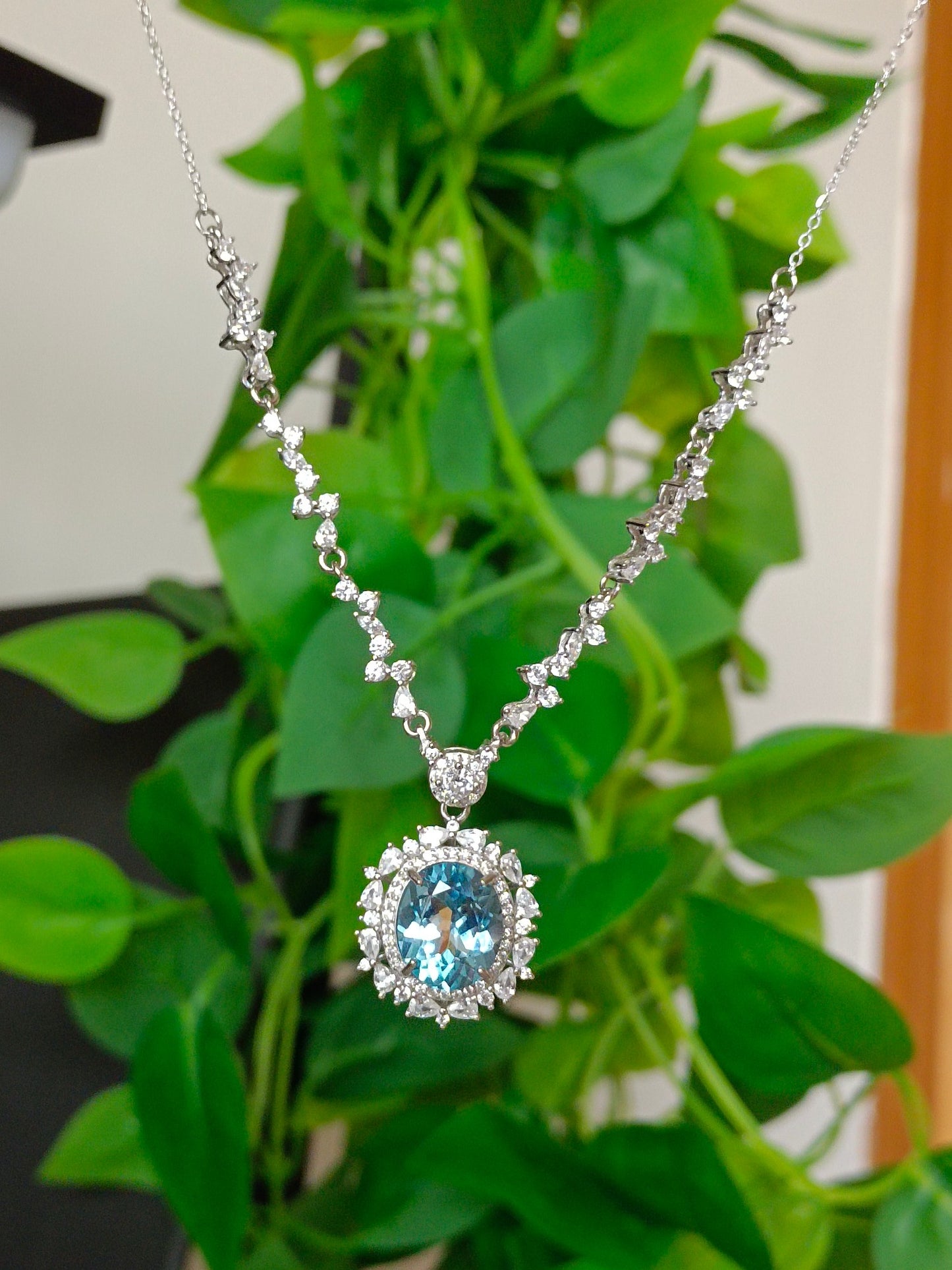 Exquisite Natural Topaz Jewelry Necklace in S925 Silver Setting