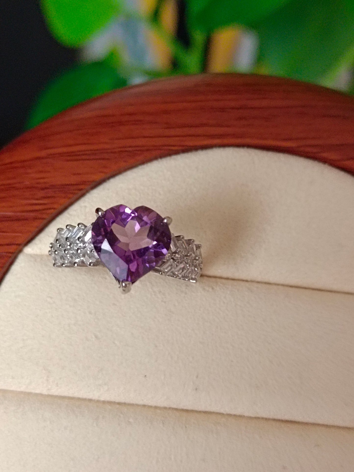 Anello a forma di cuore con ametista naturale - Gioielli incantevoli