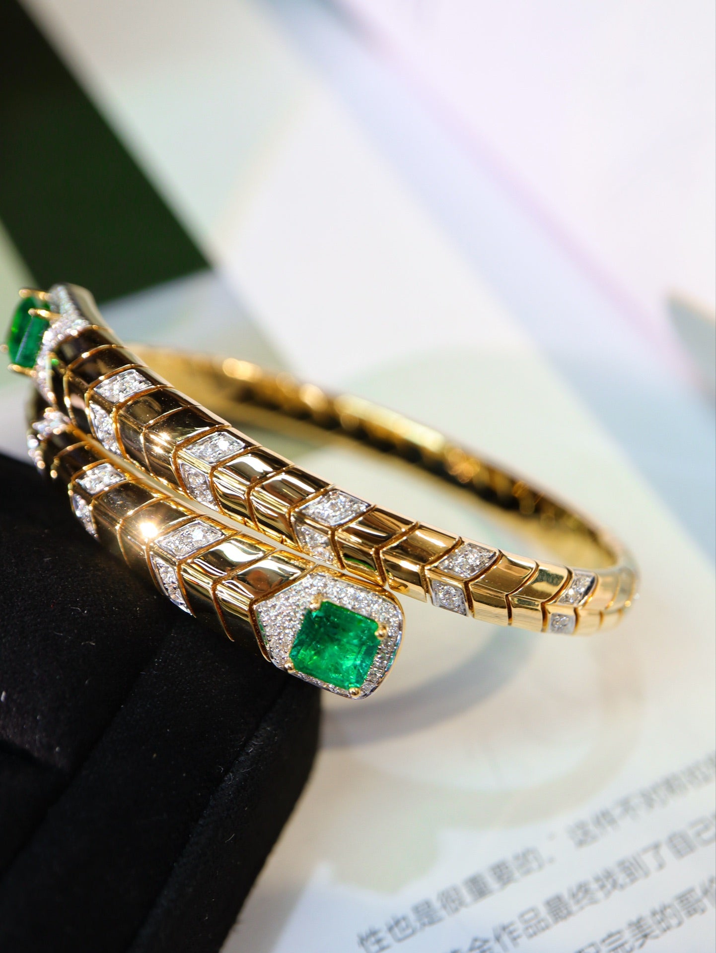 Vintage Emerald Spring Bracelet - Luxurious Jewelry Piece