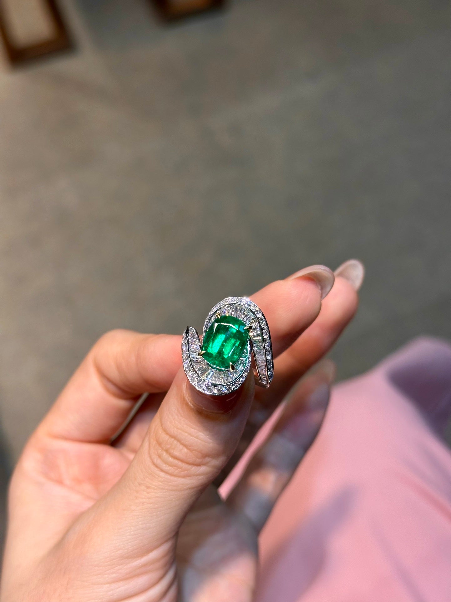 Luxurious Jewelry Piece: 2.115 Carat Diamond and 3.95 Carat Vivid Green Emerald Marvel