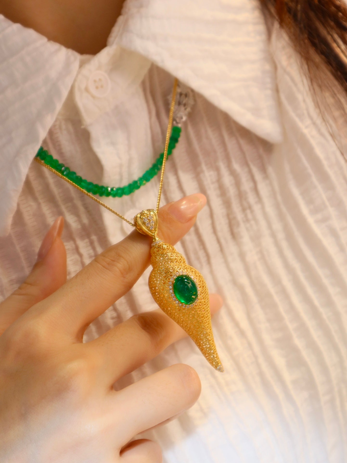 Listen to the Sea ✨ Vista Sea Conch Emerald Pendant - Luxurious Jewelry