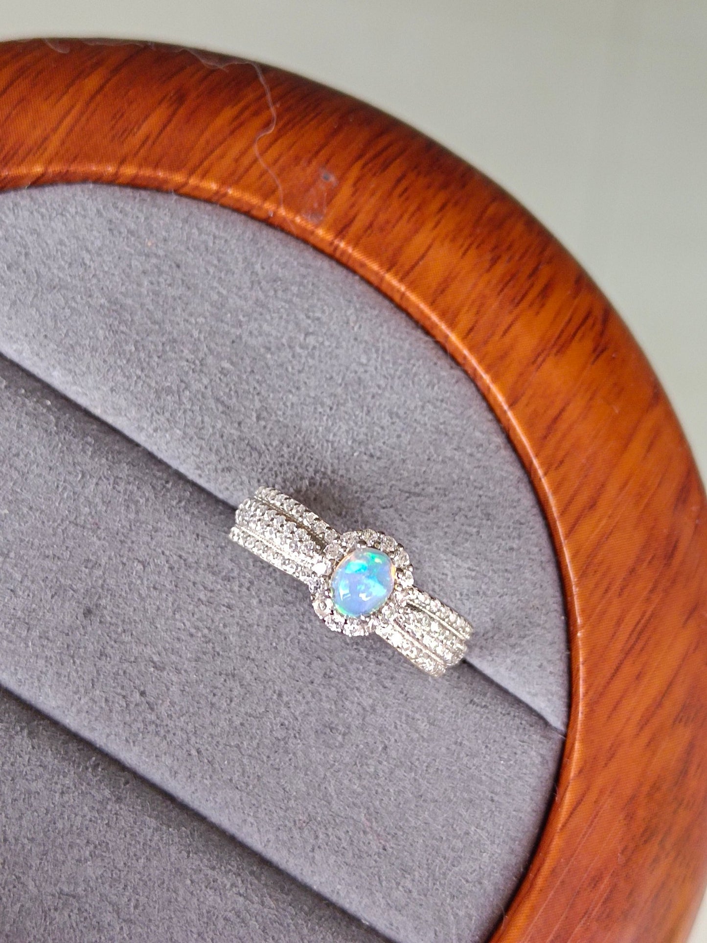 Exquisite Natural Opal Ring - A Jewelry Delight