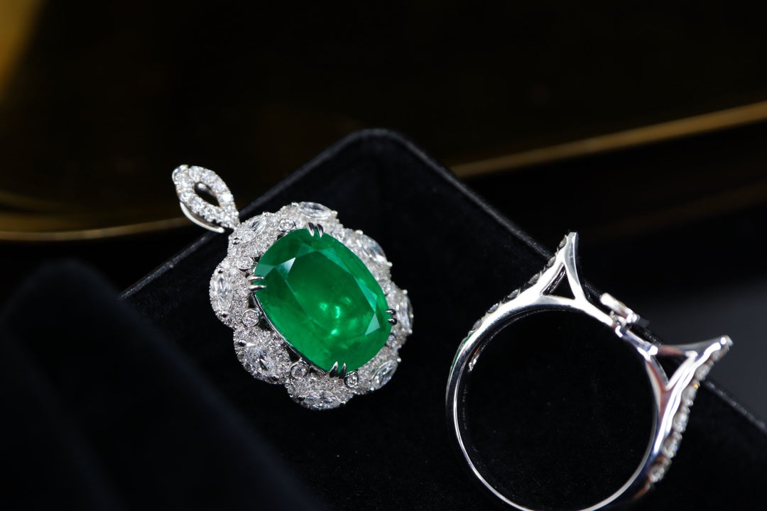 Emerald Pendant/Ring Dual-Use Jewelry - Top-Grade Verdant Green