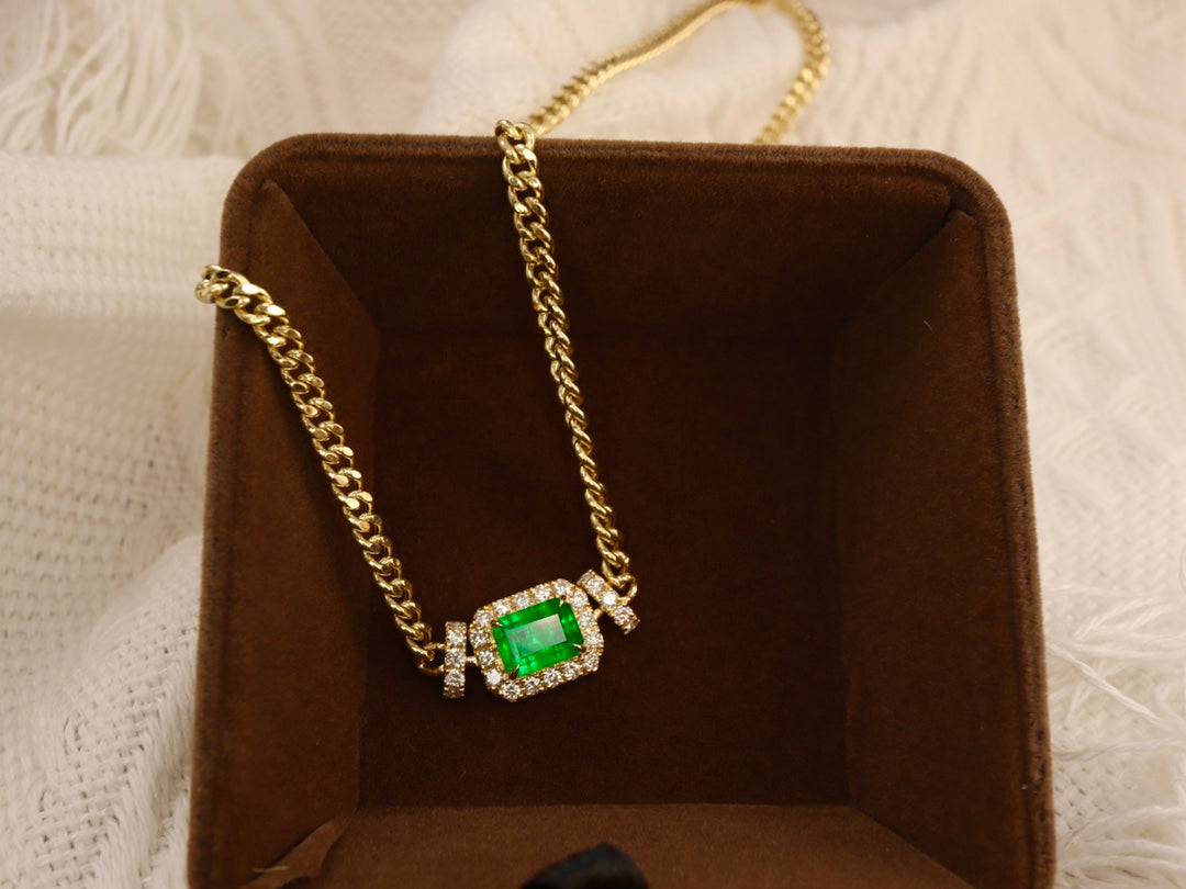 Luxurious Emerald Cuban Link Necklace - High-End Jewelry