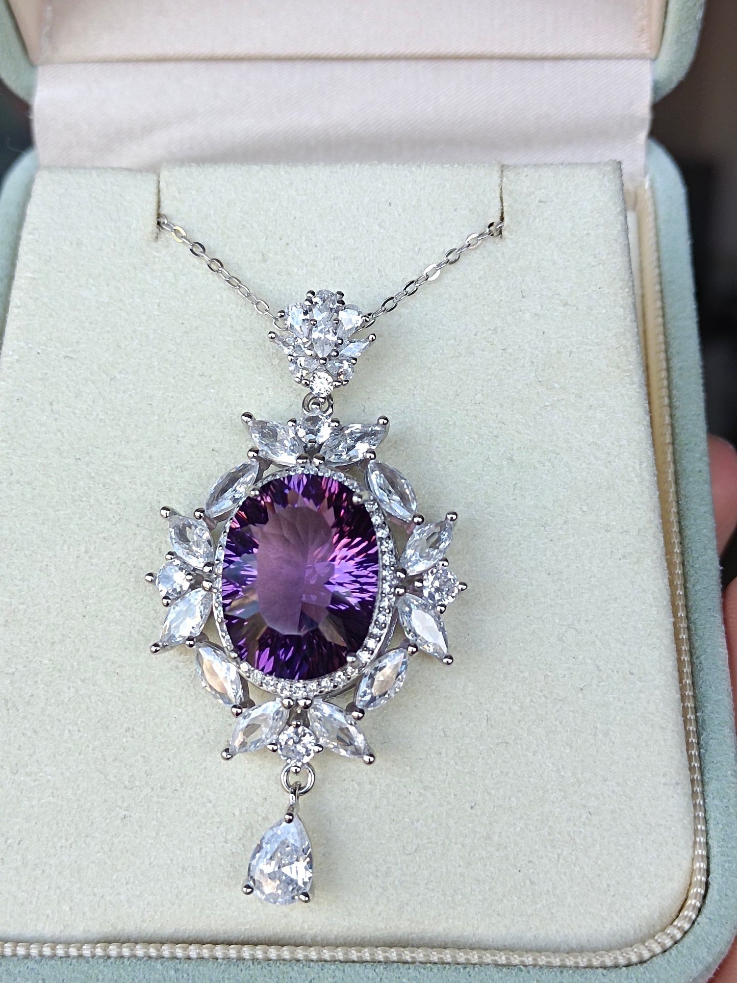 Luxurious Natural Amethyst Pendant Jewelry