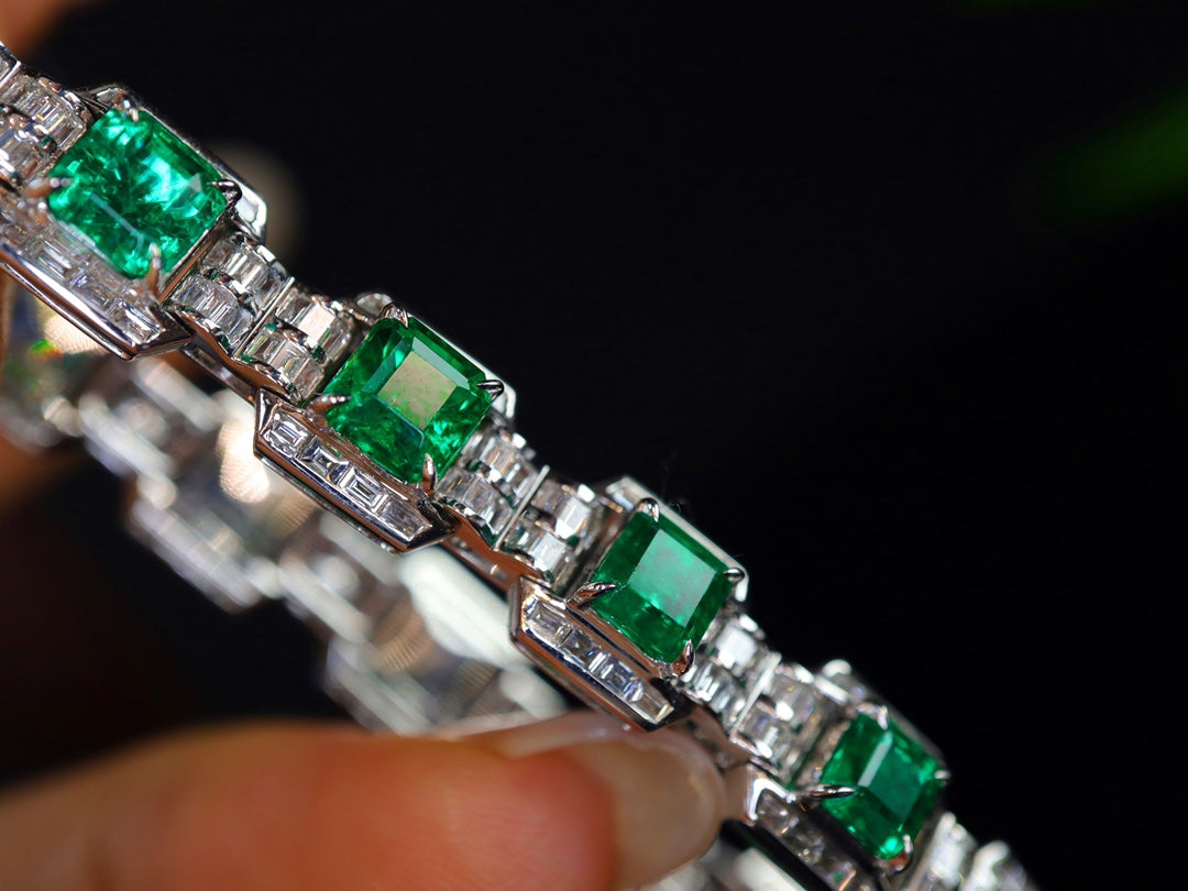 Luxury Emerald Bracelet with Diamonds - Premium Jewelry Collection