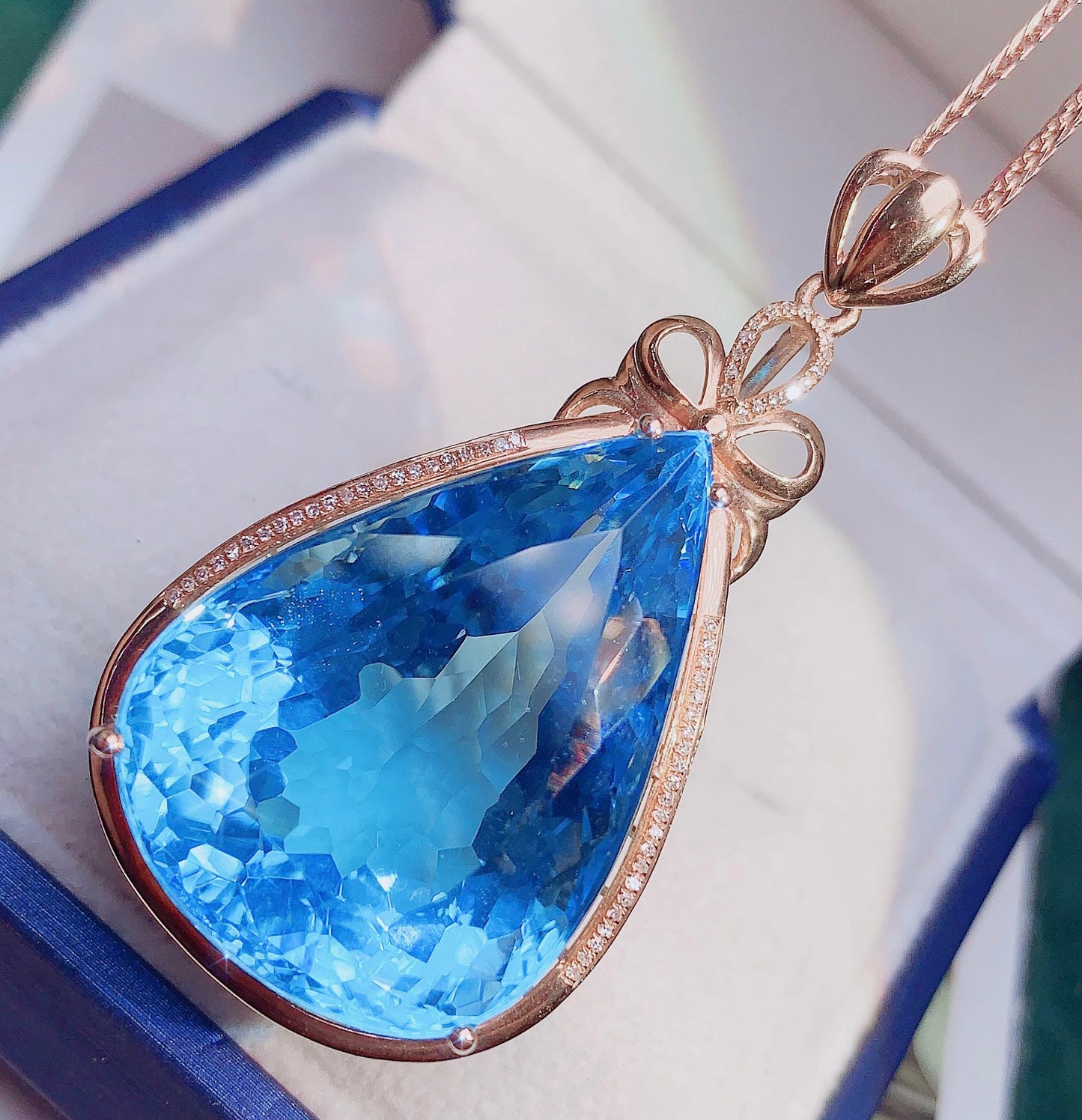 Exquisite Collector's Grade Topaz Pendant Jewelry