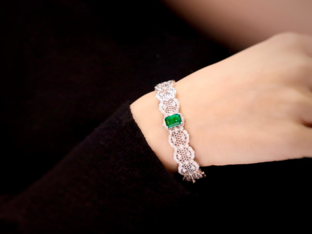 Exquisite Buccellati Emerald Bracelet - A Masterpiece of Jewelry