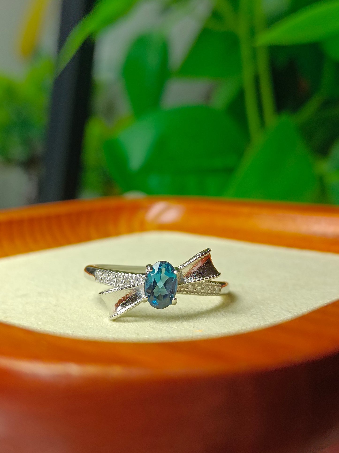 Cincin Bow Topaz Biru London - Barang Kemas Cantik untuk Setiap Majlis