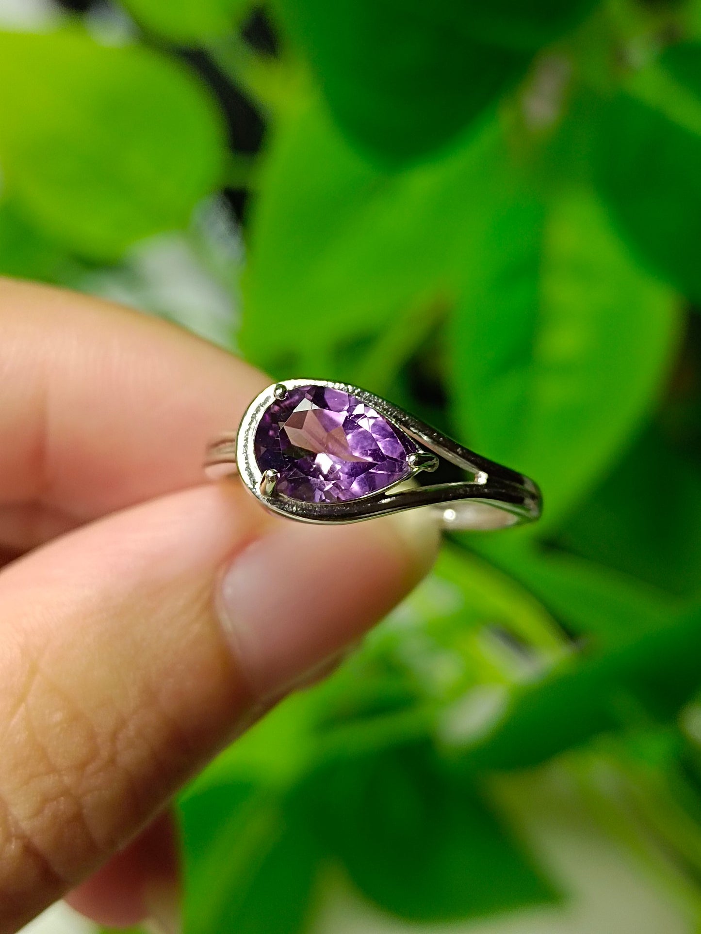 Mystischer lila Amethyst-Wassertropfen-Ring – einzigartiges Schmuckstück