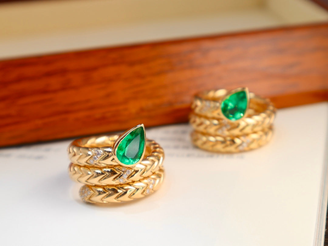 Emerald Snake Ring: A Symbol of Mystique and Fashion Jewelry