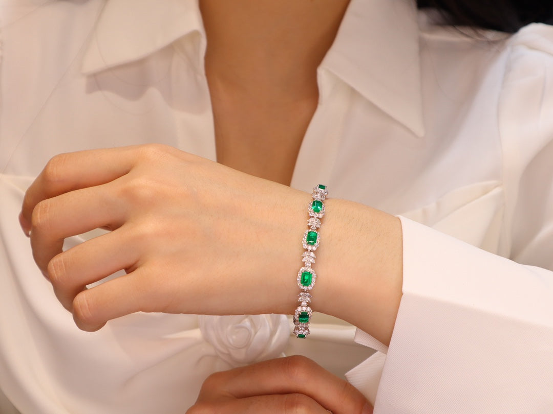 Luxurious Wrist Wealth: Micro-Oil & Vivid Verdant Emerald Bracelet Jewelry