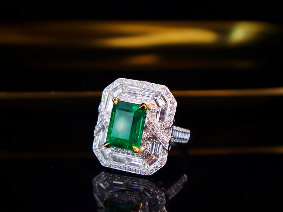 Emerald Two-Tone Jewelry: A Luxurious Choice