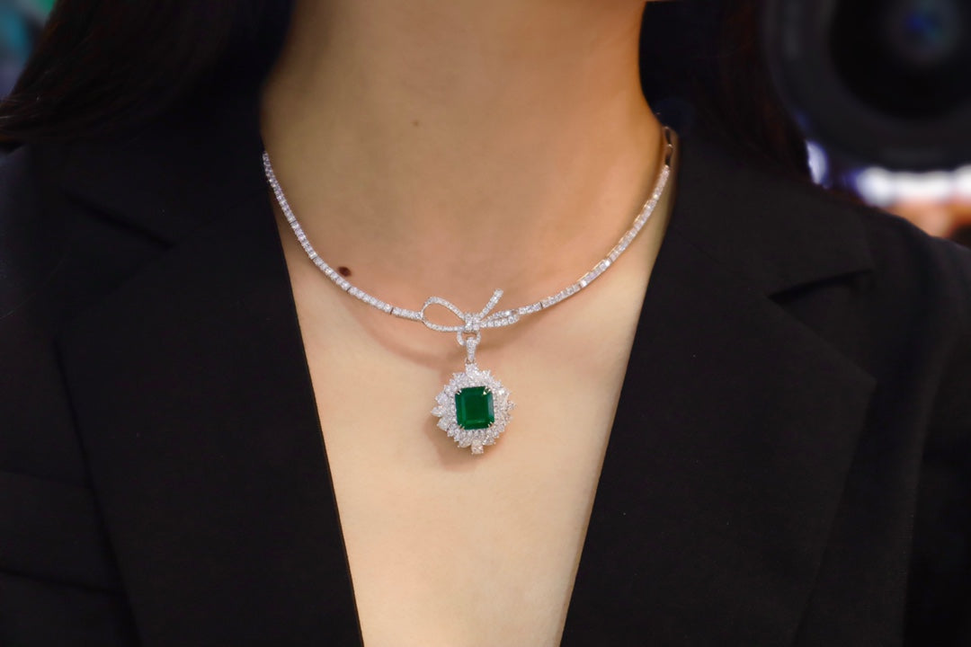 Emerald Jewelry Marvel: 7.63ct Waton Green Emerald Necklace