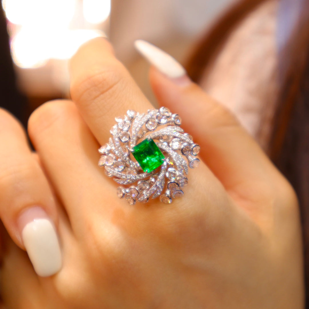 Emerald Ring with Exquisite Flower Design - Luxury Jewelry