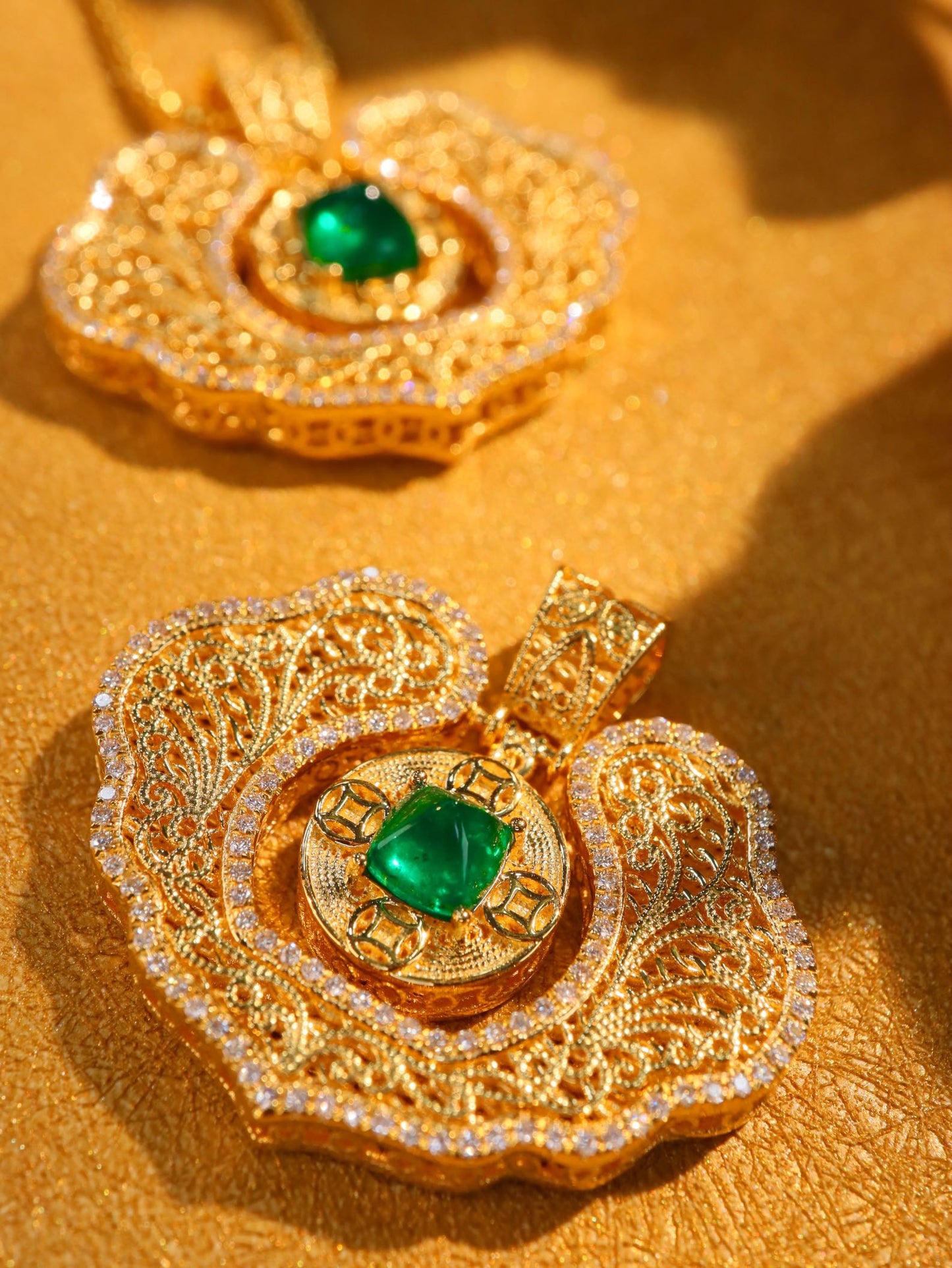 Elegant Ruyi Padlock Pendant - Emerald Jewelry