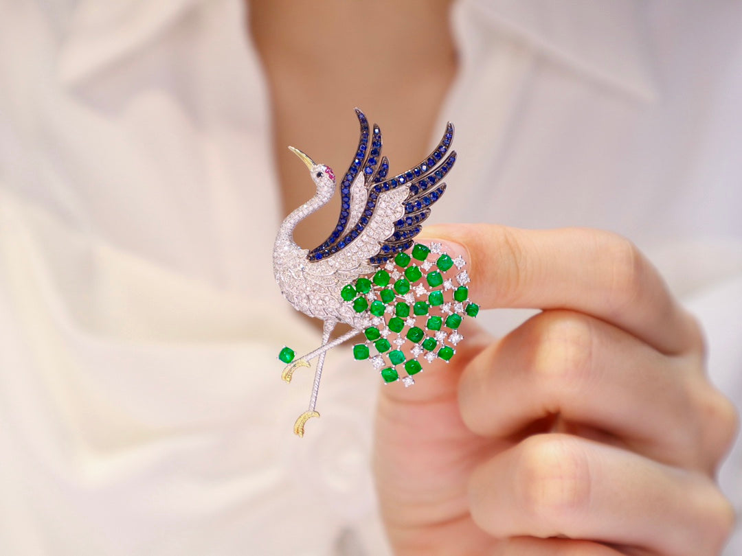 Emerald Crane Brooch/Pendant - A Two-Way Jewelry Marvel