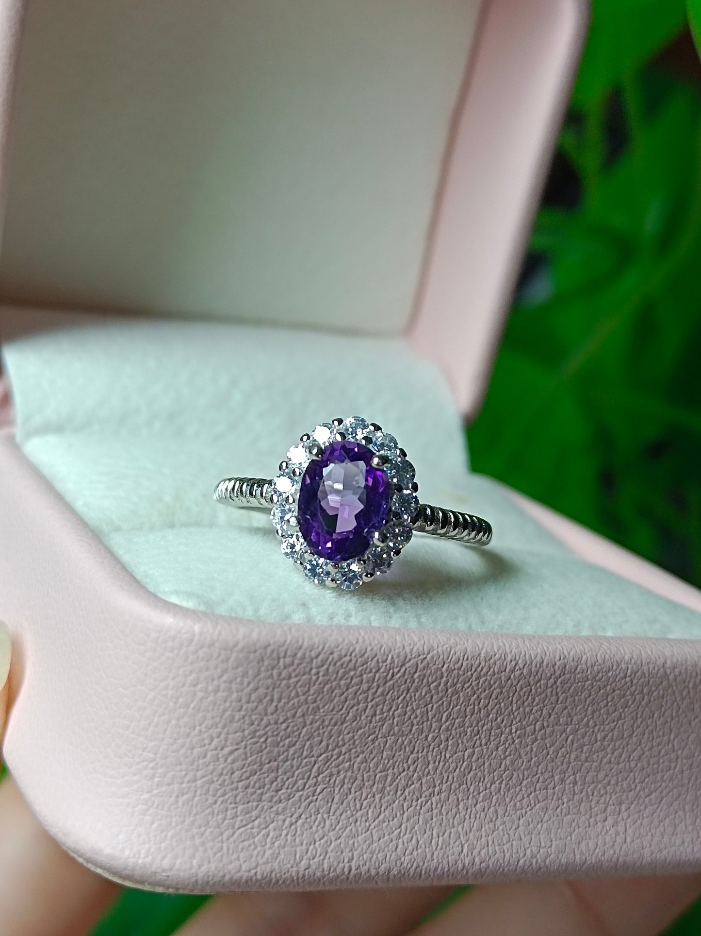 Elegant Natural Amethyst Ring - A Must-Have Jewelry Piece