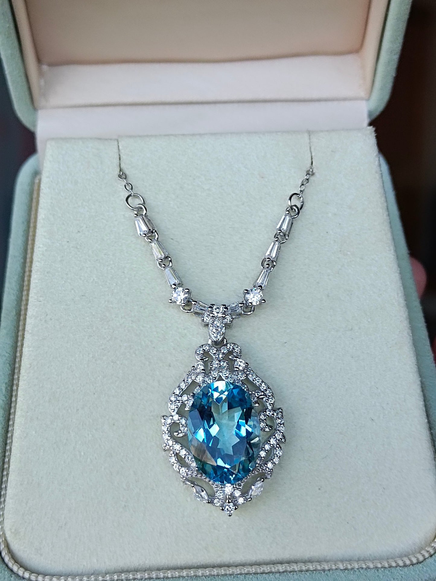 Exquisite Natural Topaz Jewelry Necklace with s925 Silver Embedding