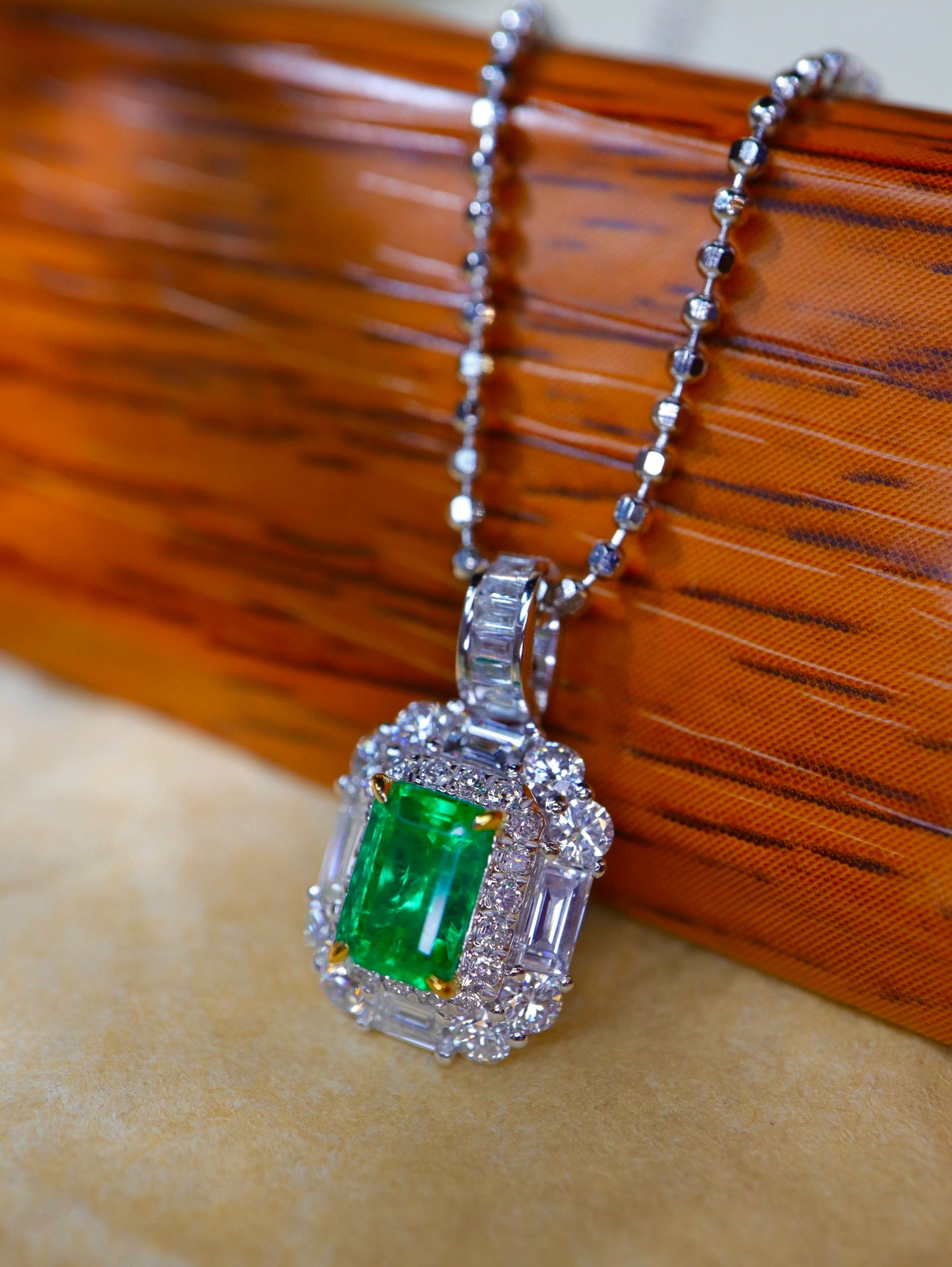 Afghan Panjshir Emerald Pendant Jewelry - A Mesmerizing Gem!