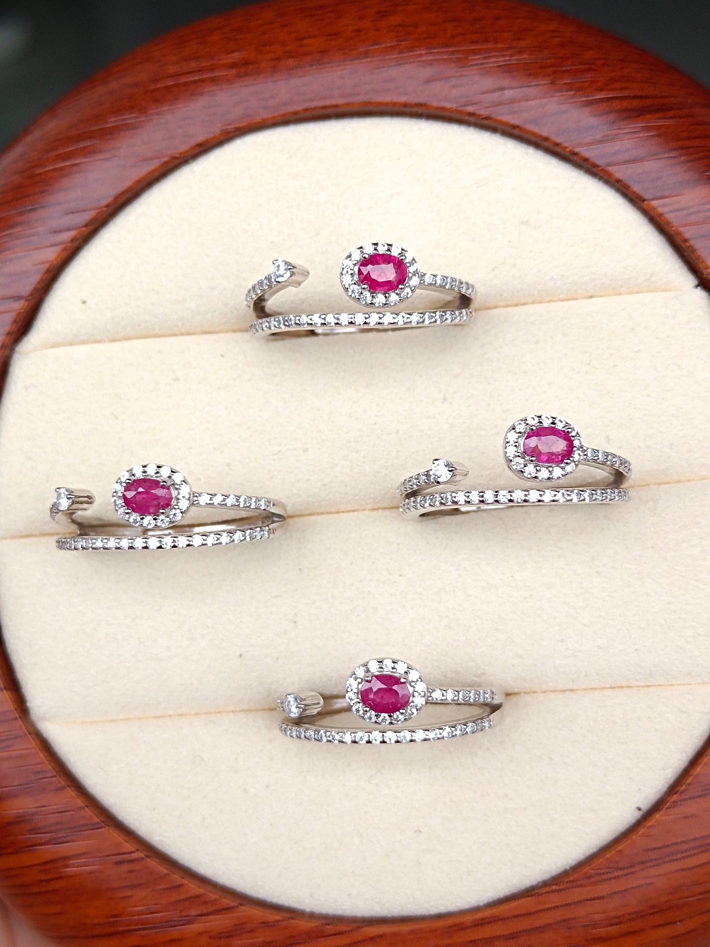 Cincin Ruby - Keanggunan yang Memikat dalam Barang Kemas