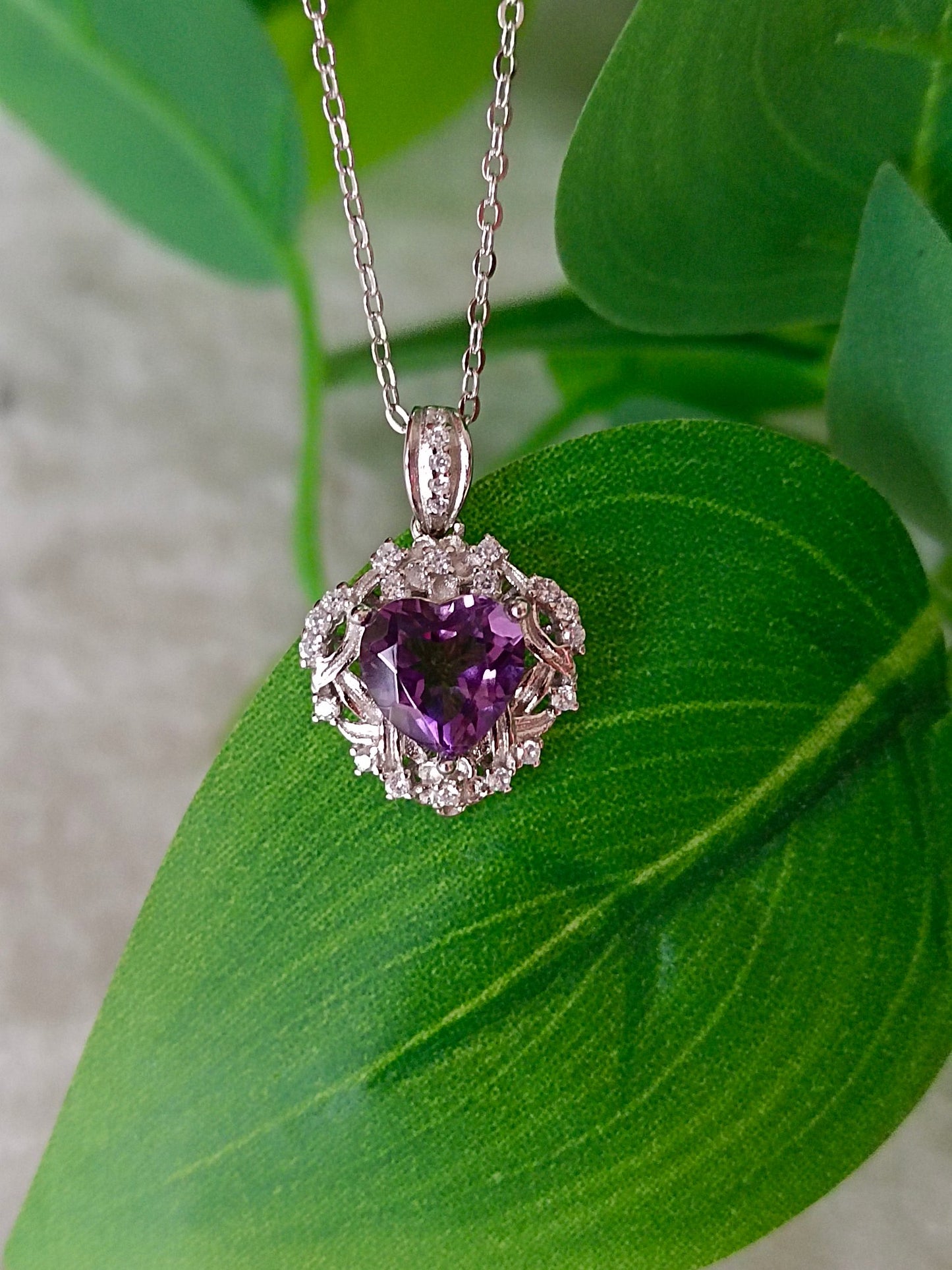 Natural Amethyst Heart Pendant - Elegant Vintage Jewelry